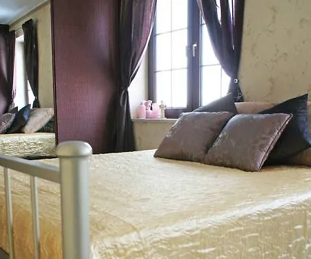 Mostowa Apartment *